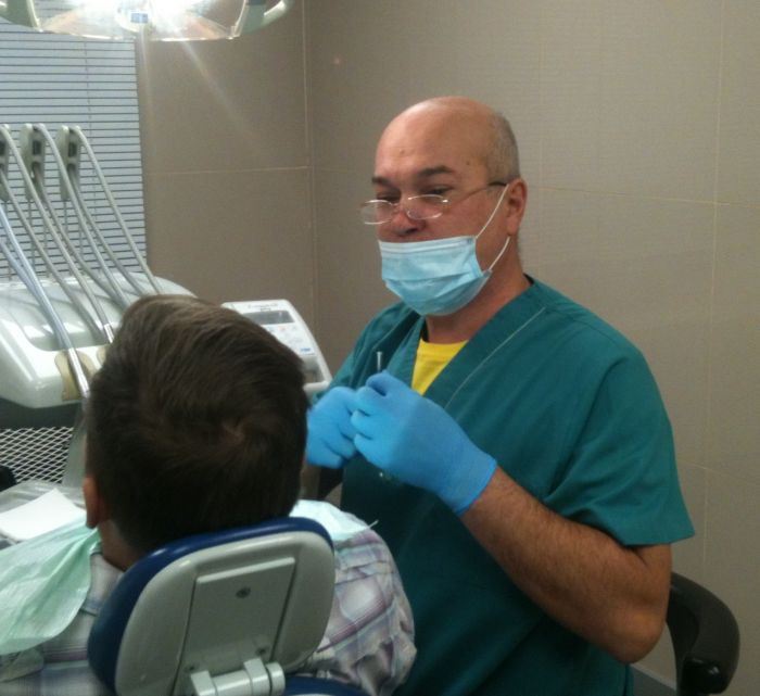 Протезист москва. Врач протезист. Протезист стоматолог. Протезист стоматология. Зубной врач протезист.